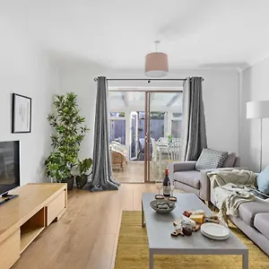 Chandlers Walk Modern Comfy Family In Exeter